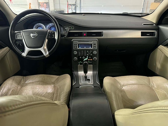 Volvo V70 8 of 17