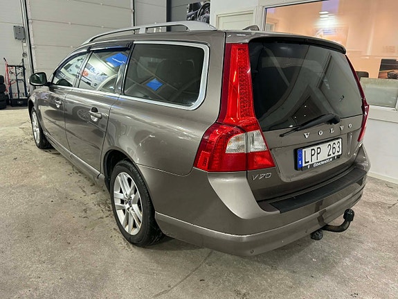Volvo V70 4 of 5