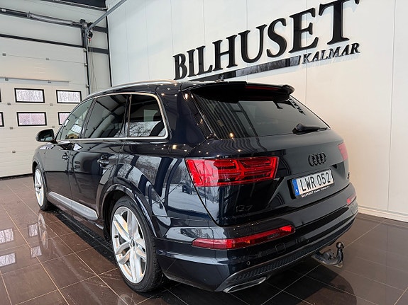 Audi Q7 3 of 5