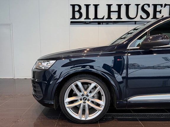 Audi Q7 4 of 5