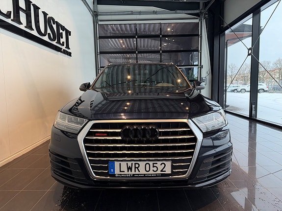 Audi Q7 2 of 5