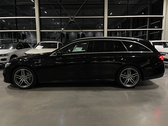 Mercedes-Benz E200 3 of 5