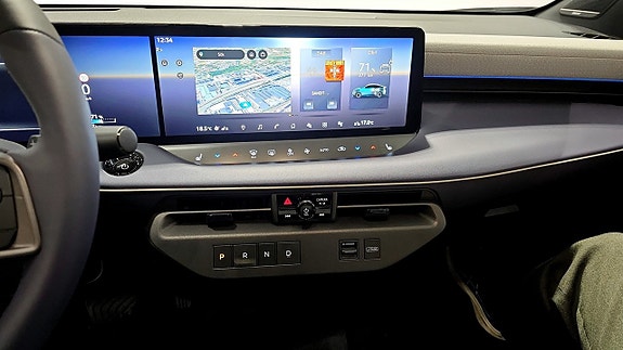 Nissan Leaf 12 of 16