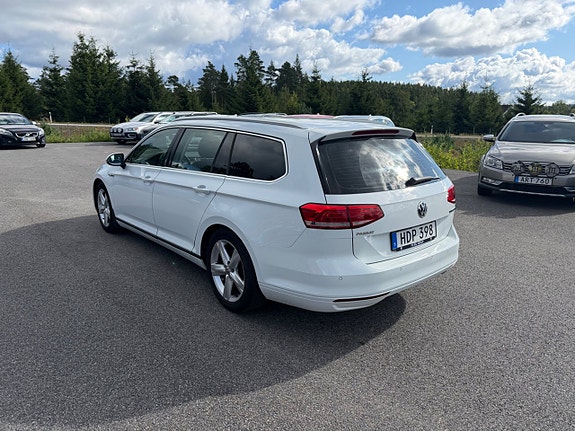 Volkswagen Passat 3 of 26