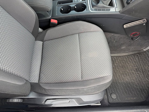 Volkswagen Passat 11 of 26
