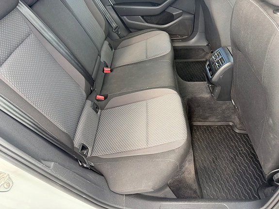 Volkswagen Passat 12 of 26