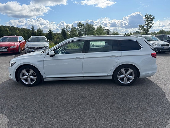 Volkswagen Passat 2 of 26