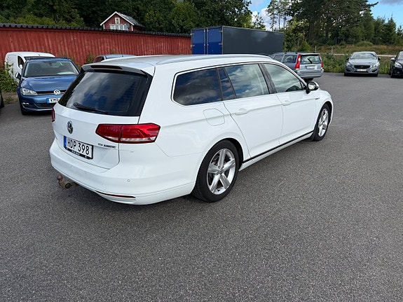Volkswagen Passat 5 of 26