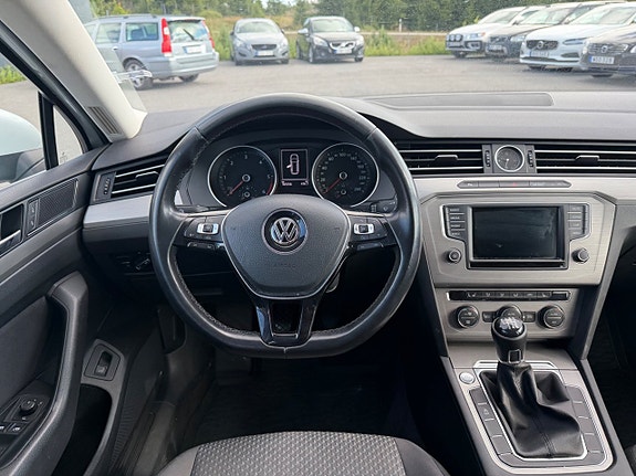 Volkswagen Passat 14 of 26