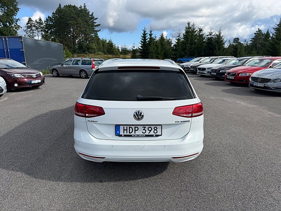 Volkswagen Passat 4 of 26