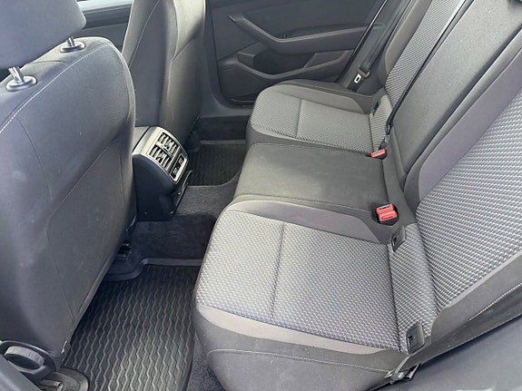 Volkswagen Passat 13 of 26