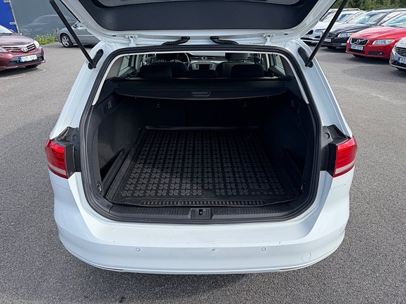 Volkswagen Passat 23 of 26