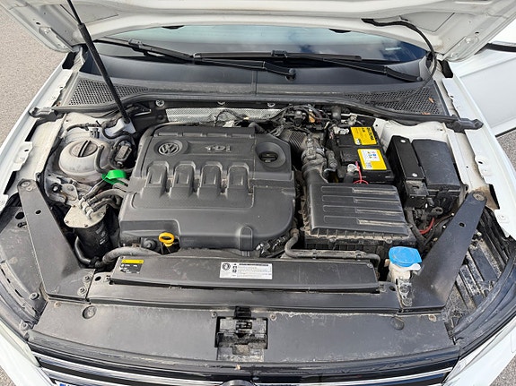 Volkswagen Passat 22 of 26