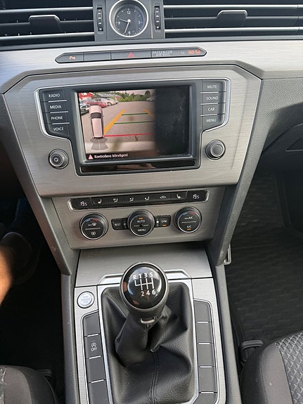 Volkswagen Passat 16 of 26