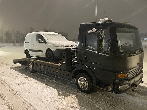 Mercedes-Benz Atego 818 2 of 15