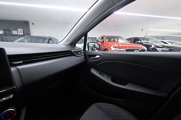 Renault Clio 16 of 19