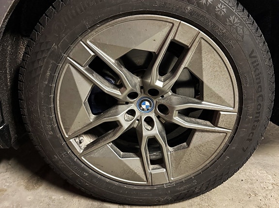 BMW iX 11 of 12