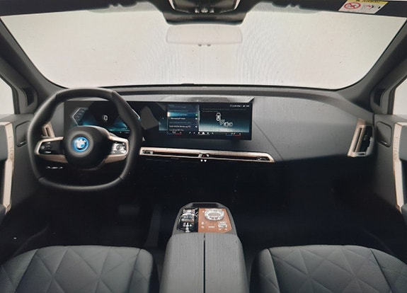 BMW iX 5 of 12