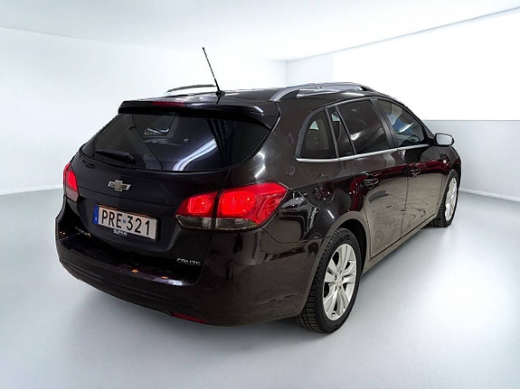 Chevrolet Cruze 4 of 5