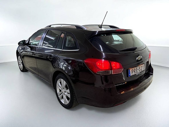 Chevrolet Cruze 3 of 5