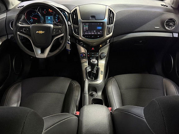 Chevrolet Cruze 16 of 18