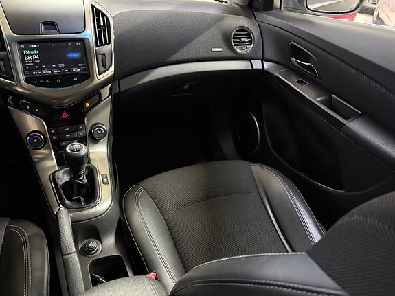 Chevrolet Cruze 15 of 18