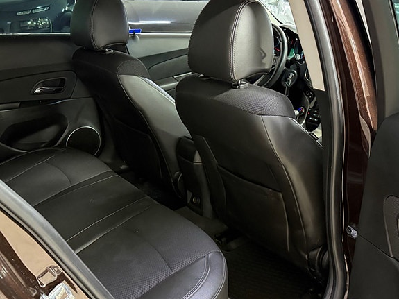 Chevrolet Cruze 17 of 18