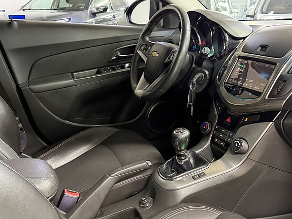 Chevrolet Cruze 12 of 18