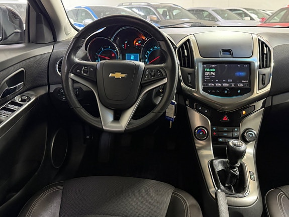 Chevrolet Cruze 13 of 18