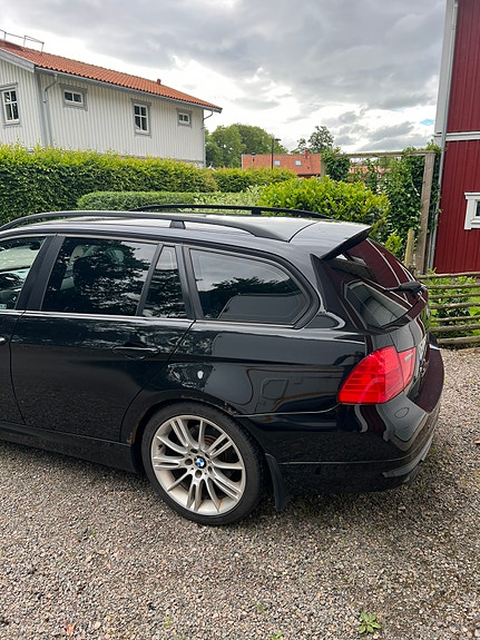 BMW 320d 2 of 5