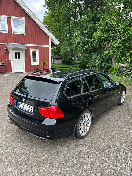 BMW 320d 3 of 5