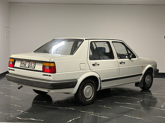 Volkswagen Jetta 4 of 5