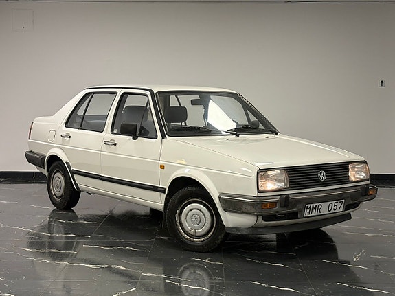 Volkswagen Jetta 3 of 5