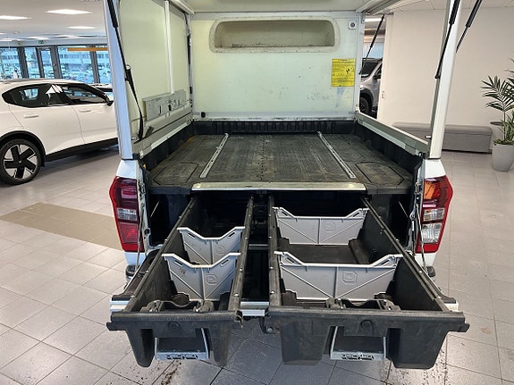 Isuzu D-max 10 of 16
