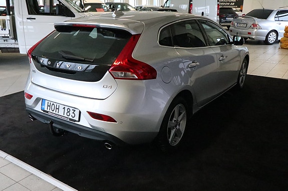Volvo V40 4 of 5