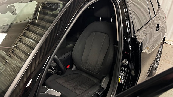 BMW 330e 14 of 27