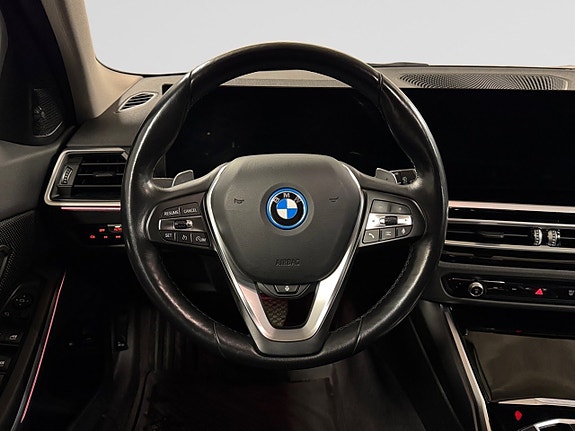 BMW 330e 17 of 27