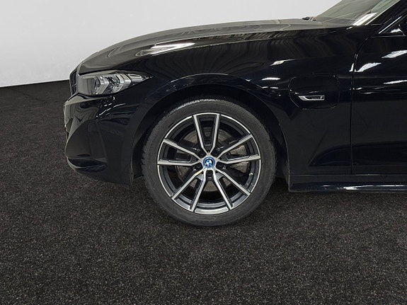 BMW 330e 5 of 5