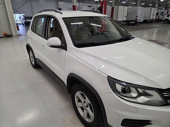 Volkswagen Tiguan 3 of 10