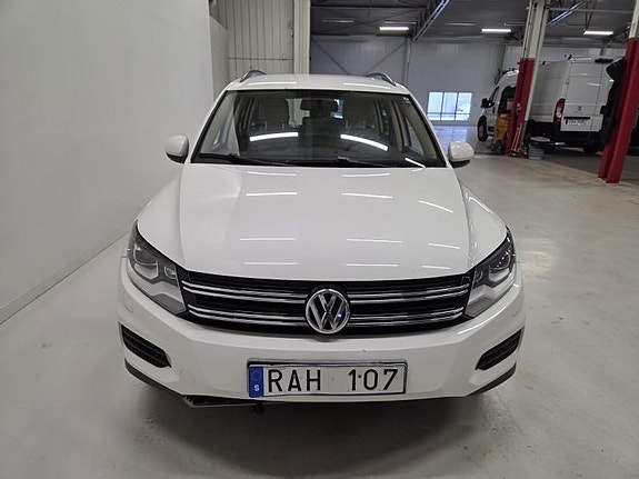 Volkswagen Tiguan 2 of 10