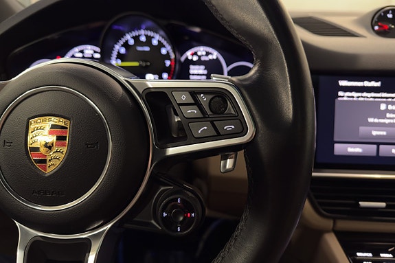 Porsche Cayenne 16 of 27