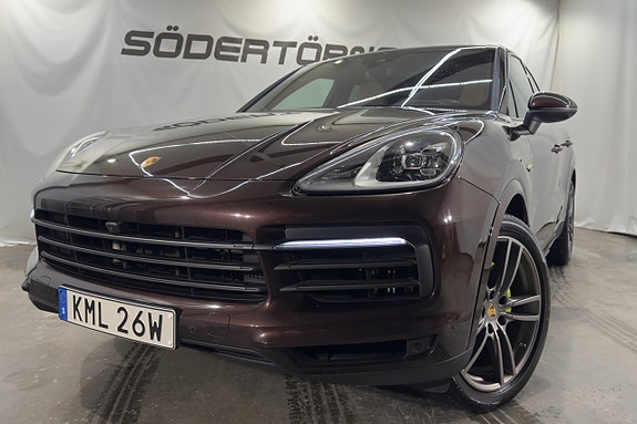 Porsche Cayenne 2 of 5