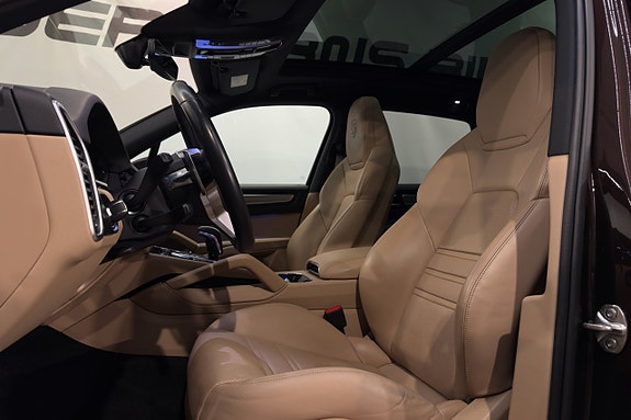 Porsche Cayenne 10 of 27