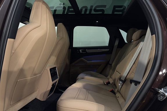 Porsche Cayenne 25 of 27