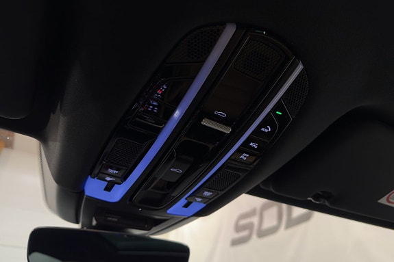 Porsche Cayenne 18 of 27