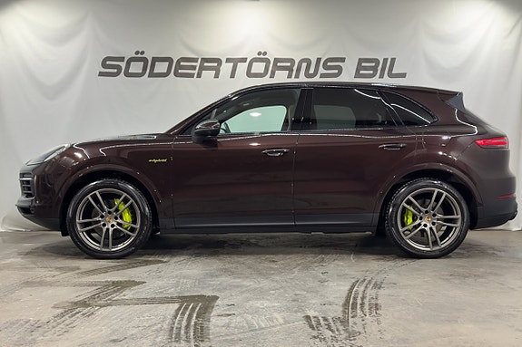 Porsche Cayenne 3 of 5