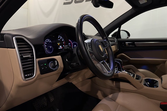Porsche Cayenne 11 of 27