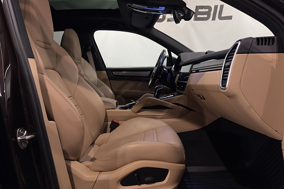 Porsche Cayenne 24 of 27