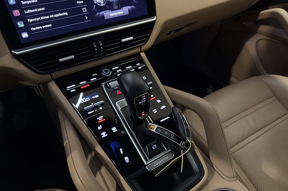 Porsche Cayenne 23 of 27