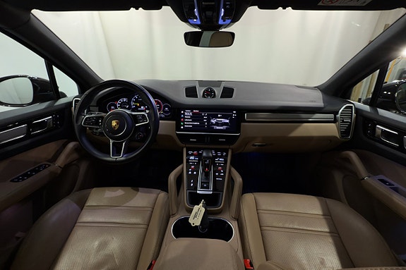 Porsche Cayenne 17 of 27